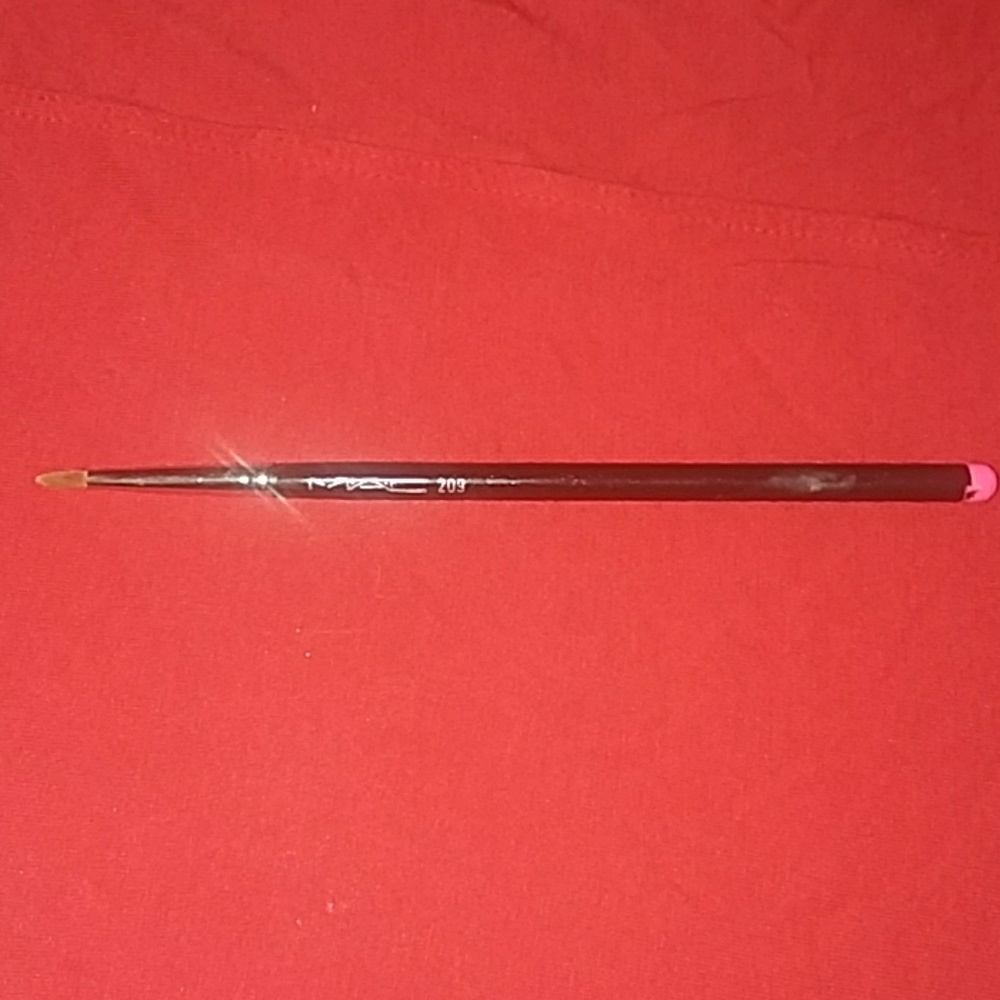 Mac makeup brush.
